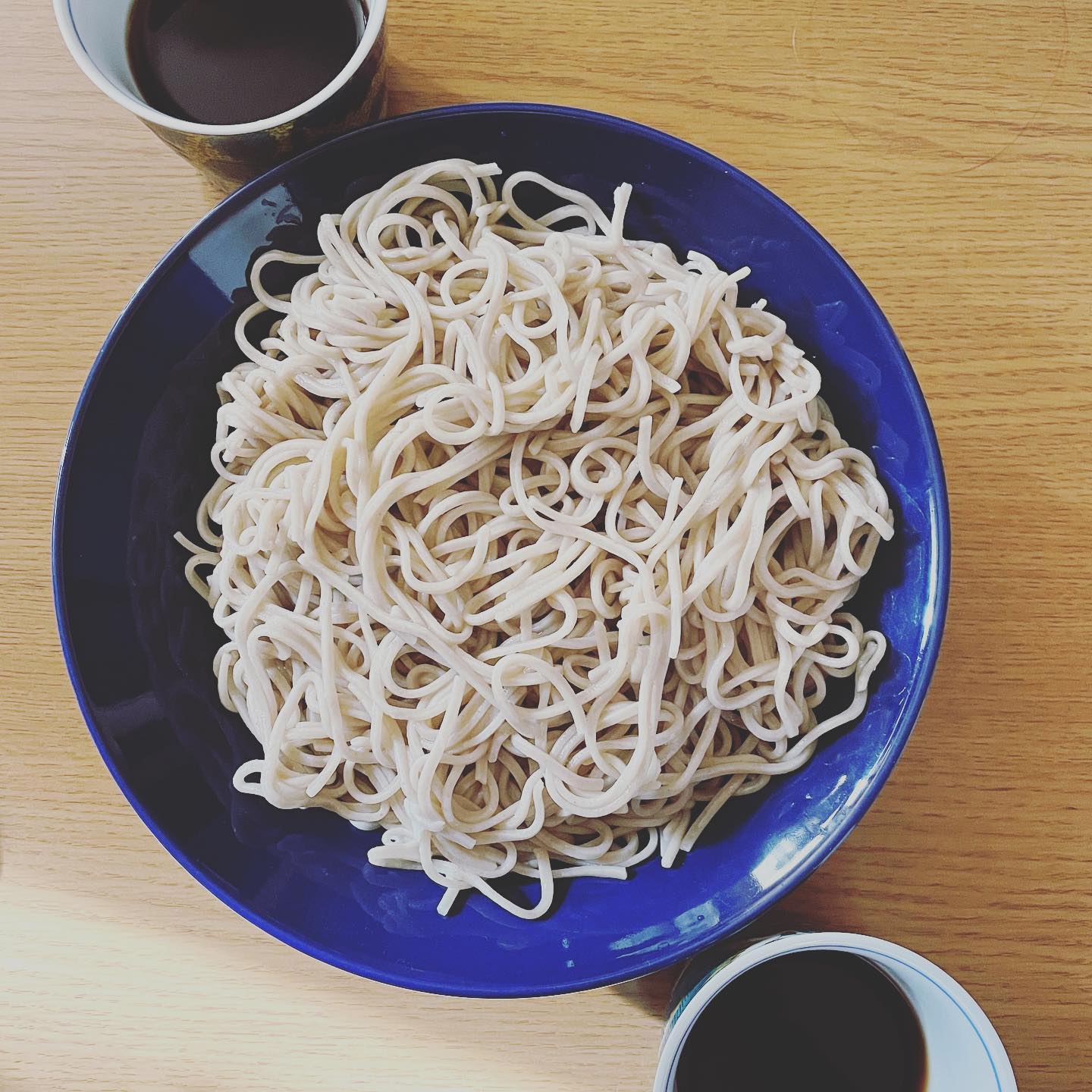 謹賀新年Happy New Year!年越しちゃった蕎麦で朝ごはん。#2022 #soba