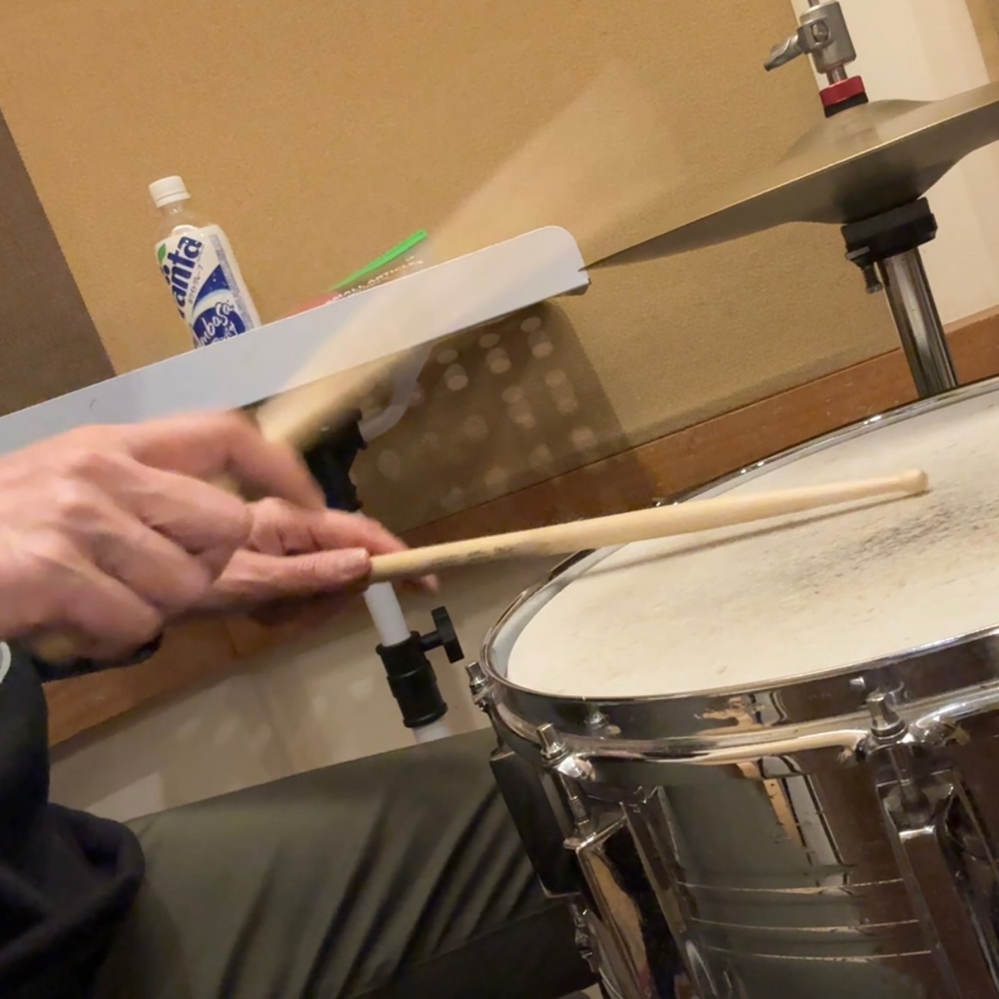 たまにはこちらにも出来るようになりたいリズムの練習Ghost Note 叩かないって難しいぃ(*´-`)金曜日はセッション行かず、比較的個人練習です🥁 #ghostnote #practice #drum #個人練習
